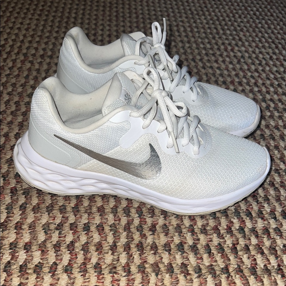 Nike Revolution 6 White and Gray Women’s Athletic Shoes - Picture 2 of 5